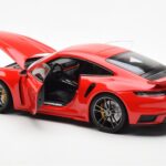 Porsche 911 992 Turbo S Sport Design Rood Minichamps 1:18 - image 5 of 8