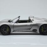 Porsche 918 Spyder Prototype Grijs Metallic Minichamps 1:18 - image 4 of 7