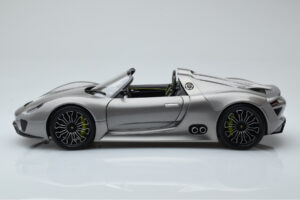 Porsche 918 Spyder Prototype Grijs Metallic Minichamps 1:18 110060030 Metaal — afbeelding 4 van 7