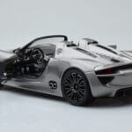 Porsche 918 Spyder Prototype Grijs Metallic Minichamps 1:18 - image 6 of 7