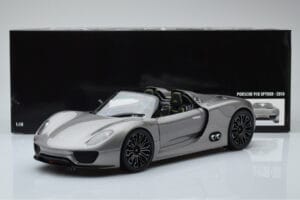 Porsche 918 Spyder Prototype Grijs Metallic Minichamps 1:18 110060030 Metaal — afbeelding 7 van 7