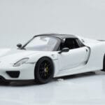 Porsche 918 Spyder Weissach Package Wit Met Zwarte Velgen Minichamps 1:18 - image 4 of 9