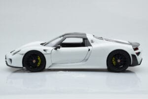 Porsche 918 Spyder Weissach Package Wit Met Zwarte Velgen Minichamps 1:18 113062443 Metaal — afbeelding 5 van 9