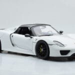 Porsche 918 Spyder Weissach Package Wit Met Zwarte Velgen Minichamps 1:18 - image 7 of 9