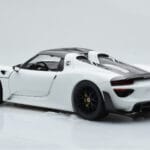 Porsche 918 Spyder Weissach Package Wit Met Zwarte Velgen Minichamps 1:18 - image 8 of 9