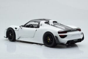 Porsche 918 Spyder Weissach Package Wit Met Zwarte Velgen Minichamps 1:18 113062443 Metaal — afbeelding 8 van 9