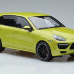 Porsche Cayenne GTS 92A Peridot Groen GT Spirit 1:18 - image 4 of 6