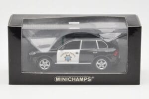Porsche Cayenne 9PA Highway Patrol Minichamps 1:43 400066291 Metaal — afbeelding 4 van 4