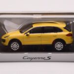 Porsche Cayenne 92A Zandgeel Minichamps 1:43 - image 4 of 4