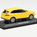 Porsche Cayenne 92A Geel MaxiChamps 1:43 - image 2 of 4
