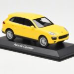 Porsche Cayenne 92A Geel MaxiChamps 1:43 - image 3 of 4