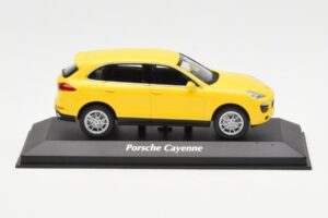 Porsche Cayenne 92A Geel MaxiChamps 1:43