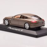 Porsche Panamera 970 4 Beige Metallic Minichamps 1:43 - image 3 of 4