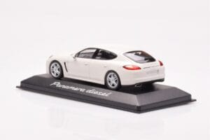 Porsche Panamera 970 Diesel Carrara Wit Minichamps 1:43 WAP0200090C Metaal — afbeelding 3 van 4