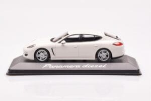 Porsche Panamera 970 Diesel Carrara Wit Minichamps 1:43 WAP0200090C