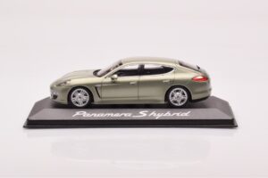 Porsche Panamera 970 S Hybrid Critall Groen Minichamps 1:43