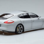 Porsche Panamera 970 Turbo Zilver Norev 1:18 - image 3 of 7