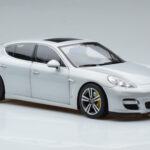 Porsche Panamera 970 Turbo Zilver Norev 1:18 - image 5 of 7
