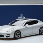 Porsche Panamera 970 Turbo Zilver Norev 1:18 - image 7 of 7