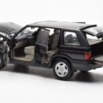 Range Rover P38 4.6 HSE Zwart Metallic AUTOart 1:18 - image 8 of 9