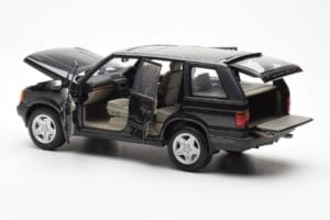 Range Rover P38 4.6 HSE Zwart Metallic AUTOart 1:18 70017 Metaal — afbeelding 8 van 9