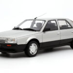 Renault 25 Phase 1 V6 Injection Zilver Otto 1:18 OT1070 Hars