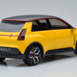 Renault E-Tech Electric Prototype Geel Otto 1:18 - image 2 of 6