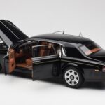 Rolls-Royce Phantom VII EWB Diamond Zwart Kyosho 1:18 08841DBK2 - image 5 of 8