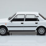 Skoda 130 L Wit IXO 1:18 - image 3 of 6