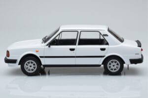 Skoda 130 L Wit IXO 1:18 18CMC158 Metaal — afbeelding 3 van 6