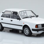 Skoda 130 L Wit IXO 1:18 - image 4 of 6