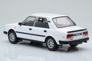 Skoda 130 L Wit IXO 1:18 18CMC158 Metaal — afbeelding 5 van 6