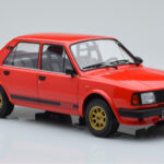 Skoda 130 LR Rood IXO 1:18 - image 4 of 6