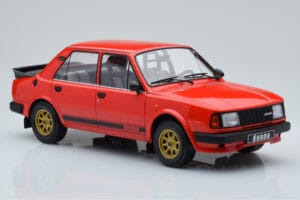 Skoda 130 LR Rood IXO 1:18 18CMC159 Metaal — afbeelding 4 van 6