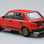 Skoda 130 LR Rood IXO 1:18 - image 5 of 6