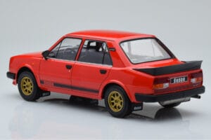 Skoda 130 LR Rood IXO 1:18 18CMC159 Metaal — afbeelding 5 van 6