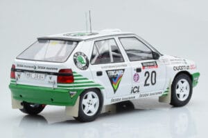 Skoda Felicia #20 S. Blomqvist / B. Cederberg Rally RAC Lombard 1995 IXO 1:18 18RMC147 Metaal — afbeelding 2 van 6