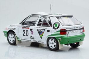 Skoda Felicia #20 S. Blomqvist / B. Cederberg Rally RAC Lombard 1995 IXO 1:18 18RMC147 Metaal — afbeelding 5 van 6