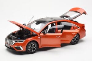 Skoda Octavia Pro Oranje FAW 1:18 ZMR000006ORA Metaal — afbeelding 2 van 8