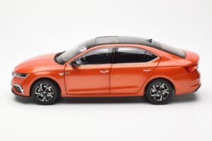 Skoda Octavia Pro Oranje FAW 1:18 ZMR000006ORA Metaal — afbeelding 4 van 8