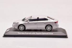 Toyota Avensis T270 Zilver Minichamps 1:43