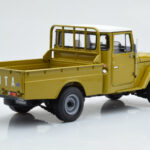 Toyota Land Cruiser 40 4x4 Pickup Olijfgroen Kyosho 1:18 - image 4 of 8