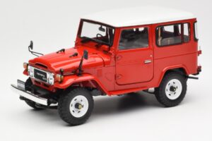 Toyota Land Cruiser FJ40 Van Rood Kyosho 1:18 08971R