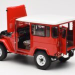 Toyota Land Cruiser FJ40 Van Rood Kyosho 1:18 08971R - image 5 of 8