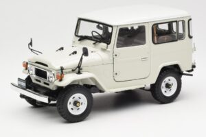 Toyota Land Cruiser FJ40 Van Wit Kyosho 1:18 08971W