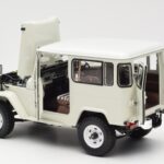 Toyota Land Cruiser FJ40 Van Wit Kyosho 1:18 08971W - image 5 of 8