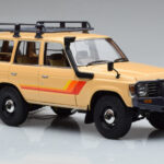Toyota Land Cruiser 60 Beige Met Optionele Onderdelen Kyosho 1:18 - image 5 of 12