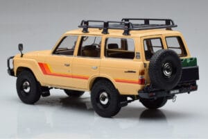 Toyota Land Cruiser 60 Beige Met Optionele Onderdelen Kyosho 1:18 08956XBE Metaal — afbeelding 6 van 12