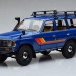 Toyota Land Cruiser 60 Blauw Met Optionele Onderdelen Kyosho 1:18
