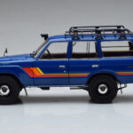 Toyota Land Cruiser 60 Blauw Met Optionele Onderdelen Kyosho 1:18 - image 4 of 11